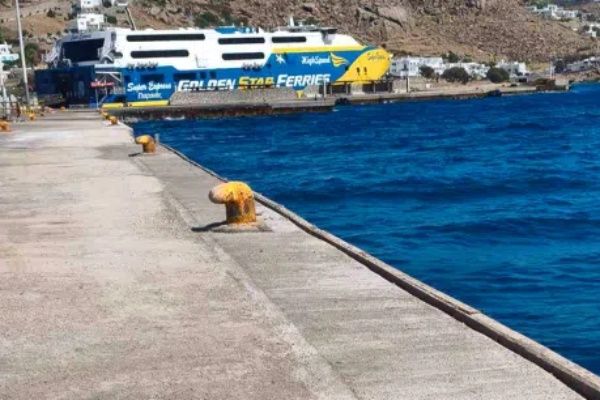 Imagen de portada - Port of Tourlos Completes Restoration of Piers in Mykonos