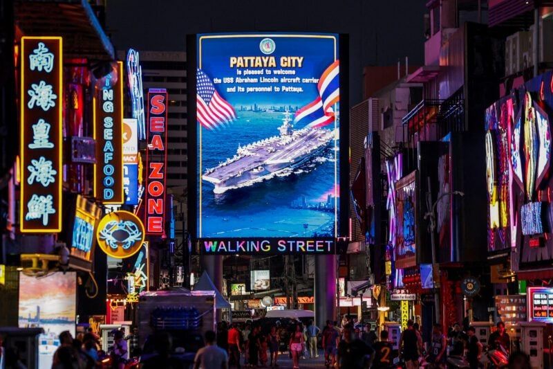 Imagen de portada - Portaaviones Abraham Lincoln sale de Tailandia tras visita de cinco días