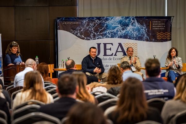 Imagen de portada - Puerto Madryn Advances in Blue Transformation with Environmental Certifications