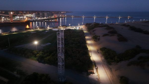 Imagen de portada - Quequén Port installs new signaling tower for rear beacon
