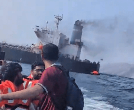 Imagen de portada - Rescue of 13 Crew Members After Attack on Ship in Strait of Hormuz