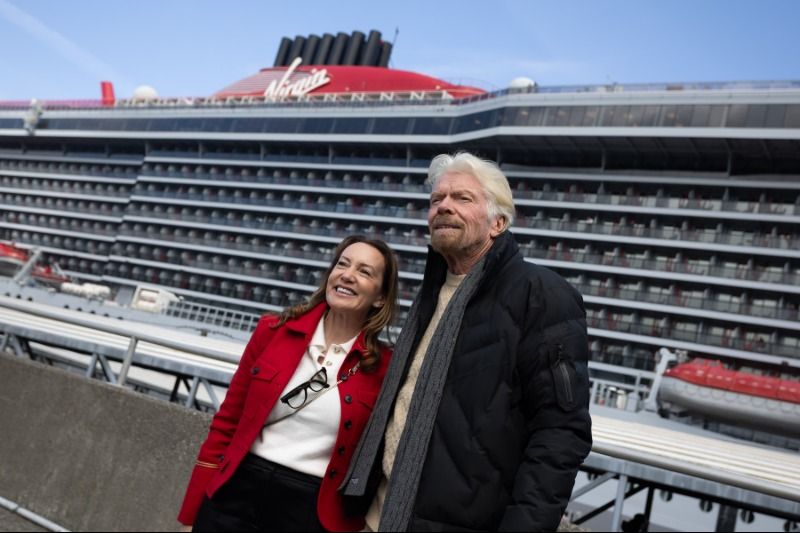 Imagen de portada - Richard Branson se une a la primera escala del Brilliant Lady en Prince Rupert