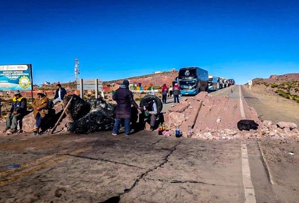 Imagen de portada - Road Damage in Bolivia Due to Blockades Reaches USD 21.5 Million