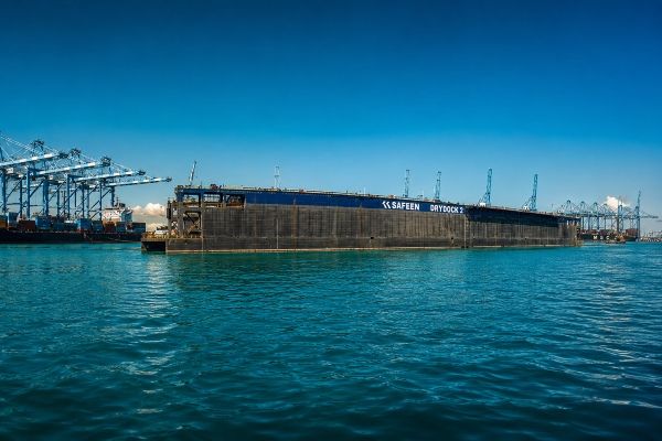 Imagen de portada - Safeen Drydocks incorporates 230-meter floating dry dock in Abu Dhabi