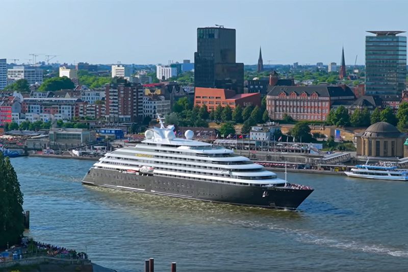 Imagen de portada - Scenic Eclipse II Realiza su Primera Escala en la Terminal HafenCity de Hamburgo