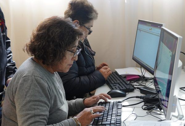 Imagen de portada - Seniors strengthen digital skills with San Antonio Port's Contestable Funds project