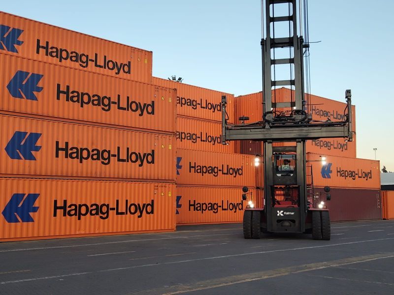 Imagen de portada - Six Toplifer Container Cranes at HGT Depots in Santiago and Valparaíso