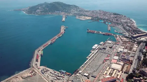 Imagen de portada - Spain Takes Control of the Port of Ceuta Due to Migration Crisis