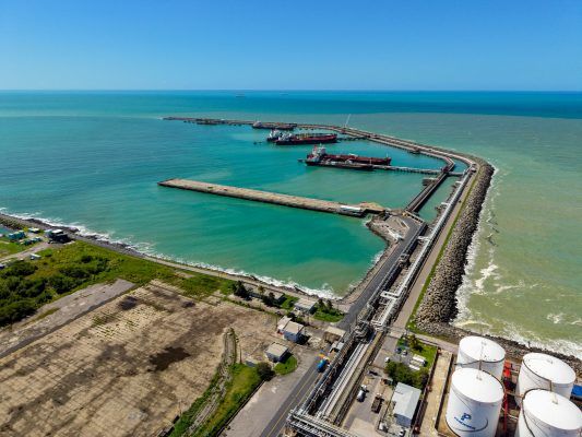 Imagen de portada - Suape Advances in Recalification of Protection Dike with 42% Completion