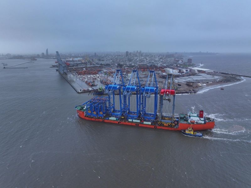 Imagen de portada - Terminal Cuenca del Plata Incorporates New STS Crane at Port of Montevideo
