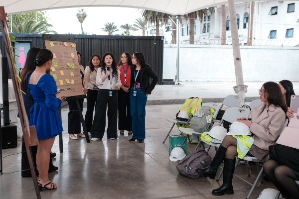 Imagen de portada - Terminal Puerto Arica and EPA Close 10th Edition of 2026 Scholarships with 25 Professionals