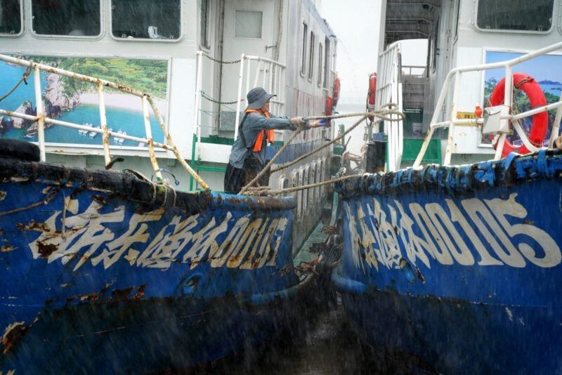 Imagen de portada - Tifón Dolphin golpea Okinawa; China cierra puertos antes de su llegada a tierra