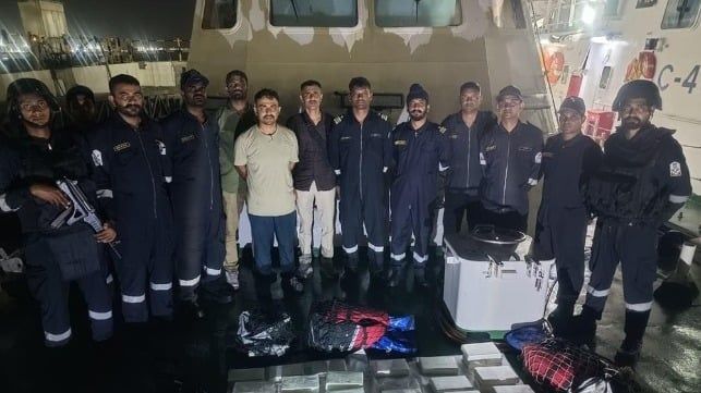 Imagen de portada - Tres arrestados, un muerto en redada de cocaína en el puerto de Mundra