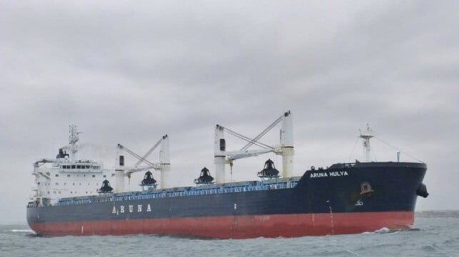 Imagen de portada - Tribunal nigeriano multa con 6 millones de dólares a tripulación india y a granelero en caso de contrabando de drogas