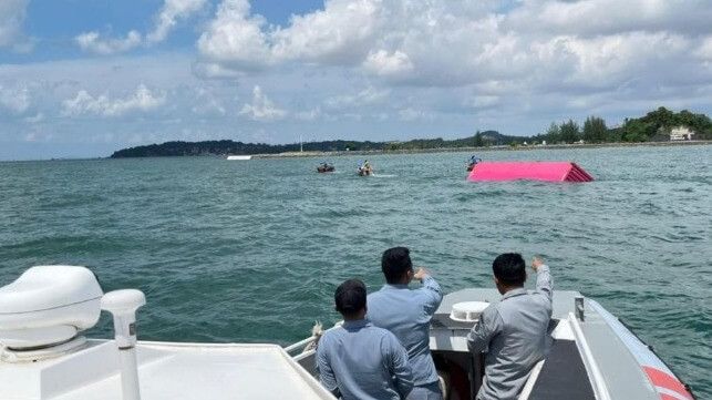 Imagen de portada - Tripulación Rescatada Tras el Hundimiento de un Buque Alimentador de Contenedores Frente a Singapur