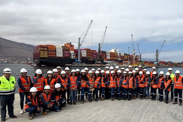 Imagen de portada - UMSA Delegation Visits Port of Iquique to Learn About Port Operations
