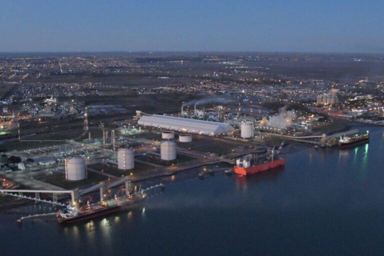 El Puerto de Bahía Blanca presentó su primera memoria ambiental conjunta con nueve empresas del complejo