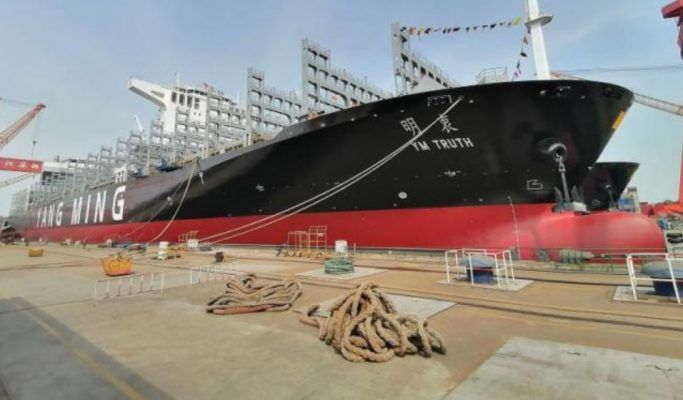 Imagen de portada - Yang Ming Orders Six 13,000 TEU LNG-Powered Containerships from Hanwha Ocean
