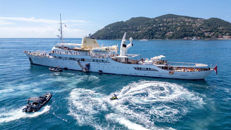 Imagen de portada - Yate que inspiró los barcos de Four Seasons puesto a la venta