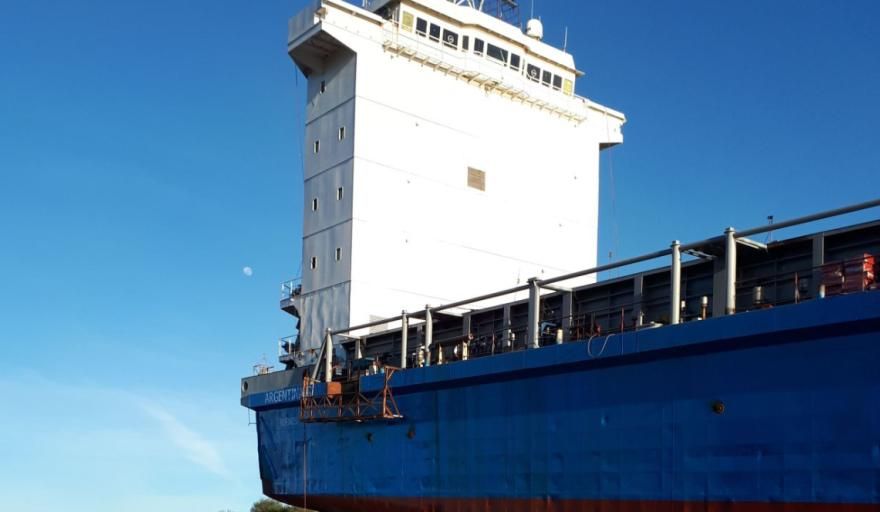 Metanav SRL Repara y Botadura con Éxito el Portacontenedores Argentina C, Reforzando la Flota de la Hidrovía