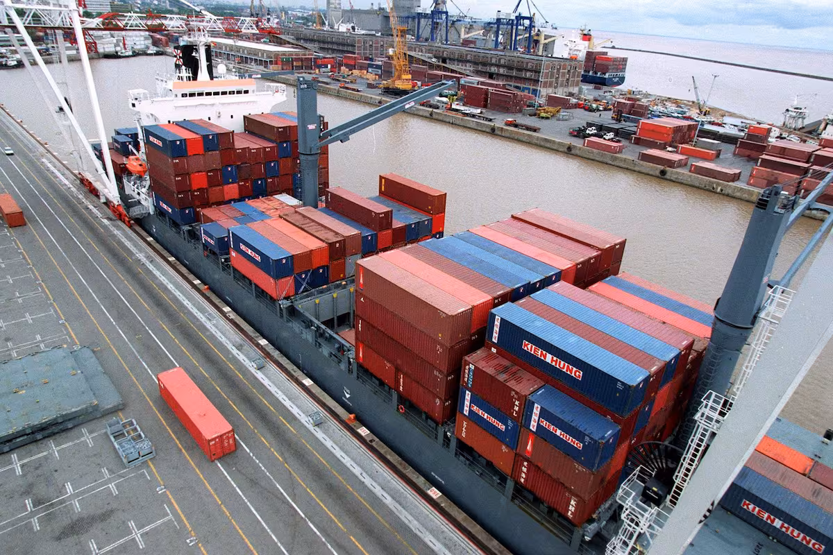 El sistema portuario argentino movilizó 511.368 TEUs en el primer semestre de 2026, con Buenos Aires y Exolgan como terminales dominantes