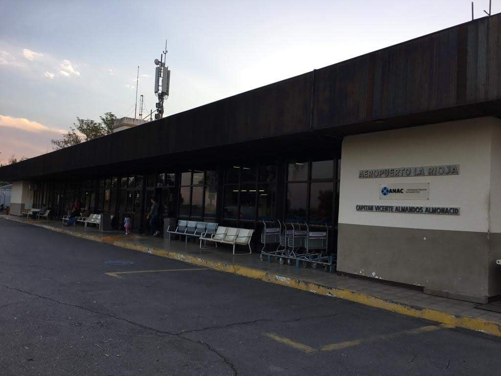 fachada-del-aeropuerto-capitan-vicente-almandos-almonacid-la-rioja.jpg