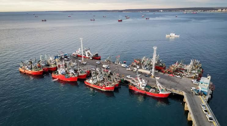 Puerto Madryn y Puerto Deseado lideran el crecimiento de descargas pesqueras en el inicio de la temporada