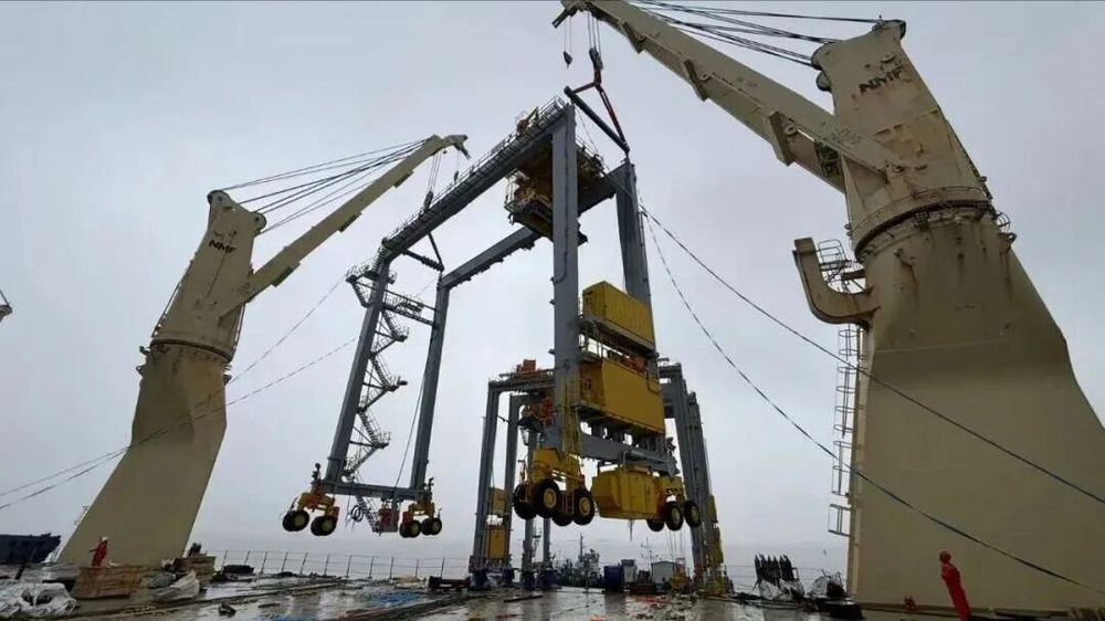 Imagen de portada - 17 RTG Cranes Transported by Cosco Shipping to Port of Walvis Bay