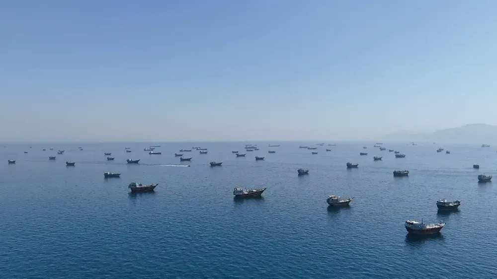 Irán declaró el cierre "por completo" del estrecho de Ormuz tras una nueva oleada de ataques