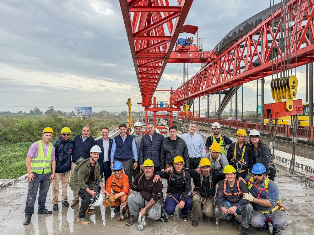 Pullaro recorrió el nuevo puente Santa Fe-Santo Tomé, que ya tiene un avance del 74 %