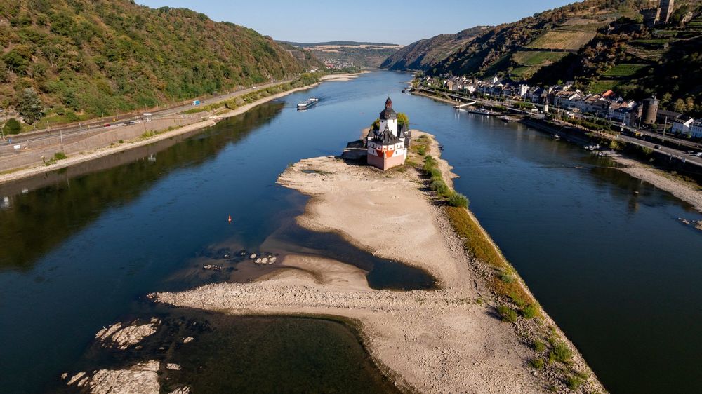 Imagen de portada - 80 Ships Waiting to Access Danube Ports in Ukraine