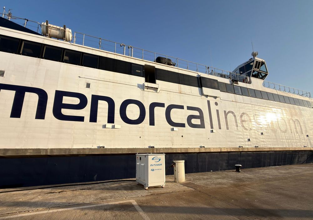 Imagen de portada - APB Carries Out First Low-Voltage Electrical Supply to Vessel in Port of Alcúdia