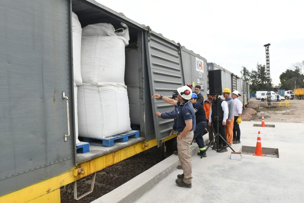 Imagen de portada - Argentina: Reactivan desvío ferroviario que conectará producción azucarera con puertos de Campana y Rosario