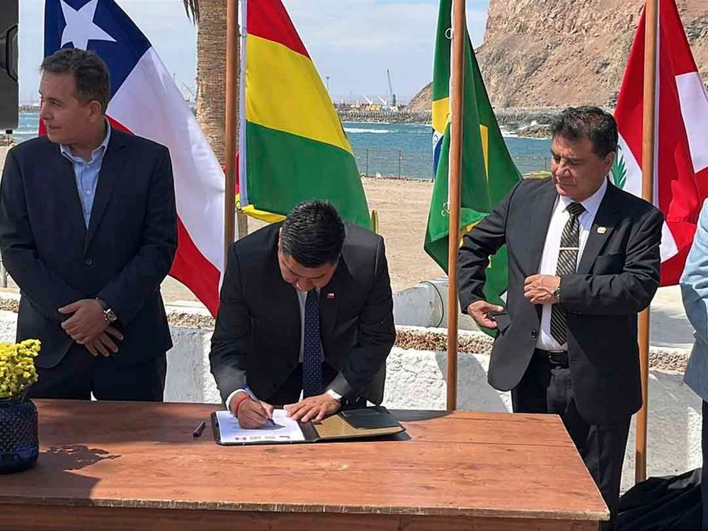 Imagen de portada - Authorities Sign Agreement to Promote Central Amazonian Andean Bioceanic Corridor in Arica