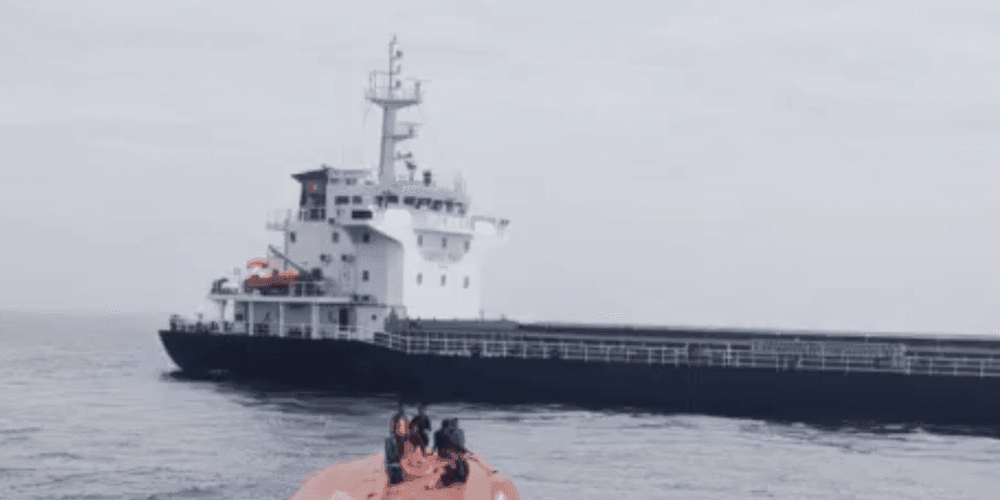 Imagen de portada - Buque Pesquero se Hunde Tras Colisión con Carguero Frente a la Costa de Vietnam