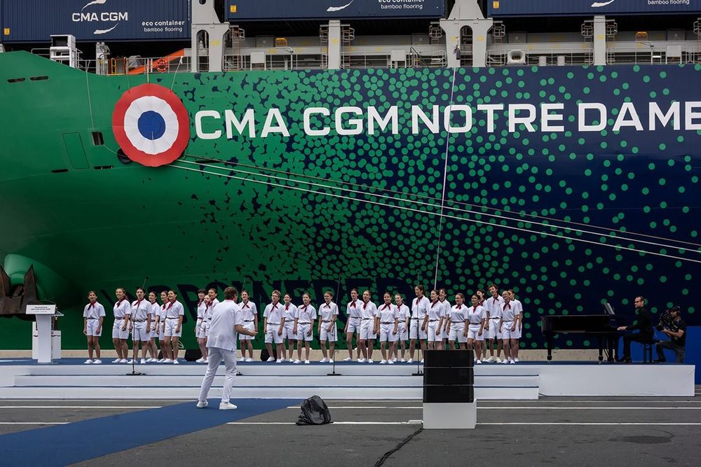 Imagen de portada - CMA CGM Christens World's Largest LNG-Powered Containership
