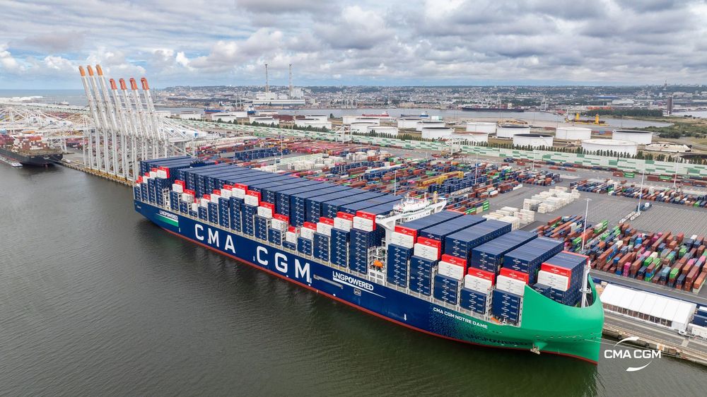 Imagen de portada - CMA CGM Notre Dame: The World's Largest LNG Containership in Service