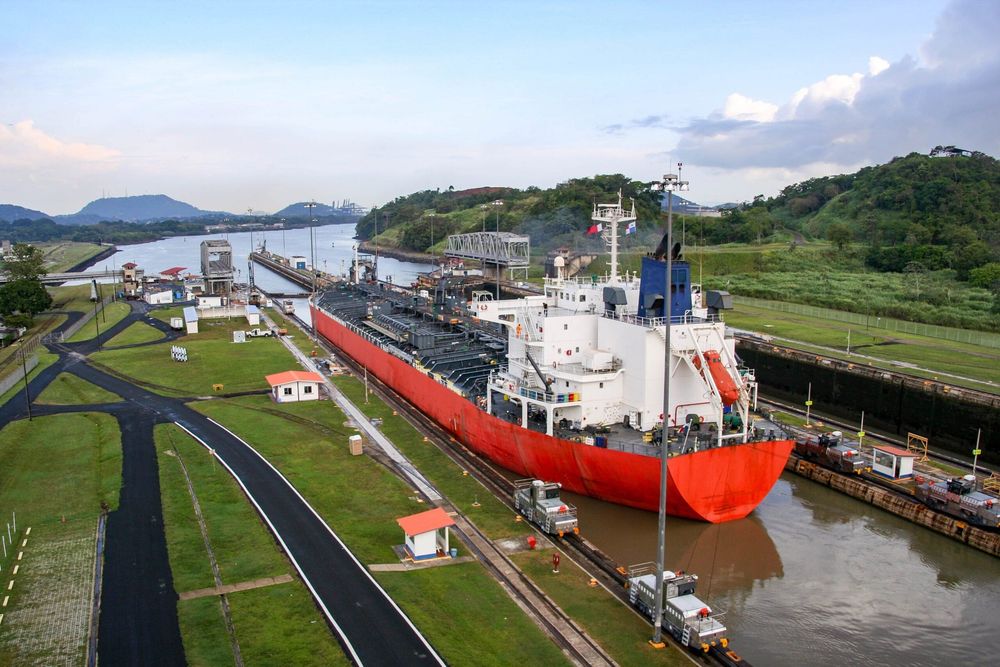 Imagen de portada - Canal de Panamá Cerca de su Capacidad Máxima a Medida que la Crisis de Ormuz Impulsa un Aumento en las Exportaciones de Energía de EE. UU.