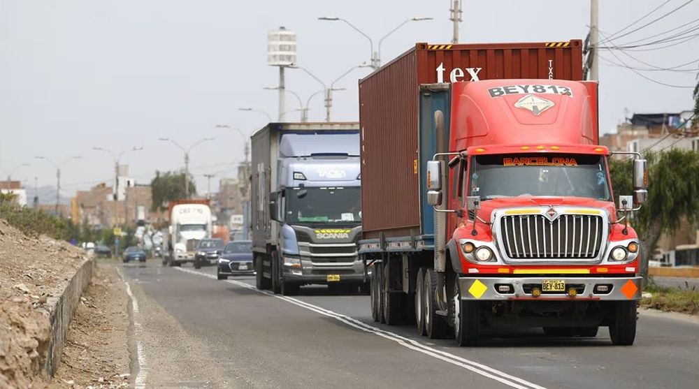 Imagen de portada - Cargo and Passenger Transport Guilds Would Call for Indefinite Strike if Government Does Not Approve Fuel Price Hike Subsidies