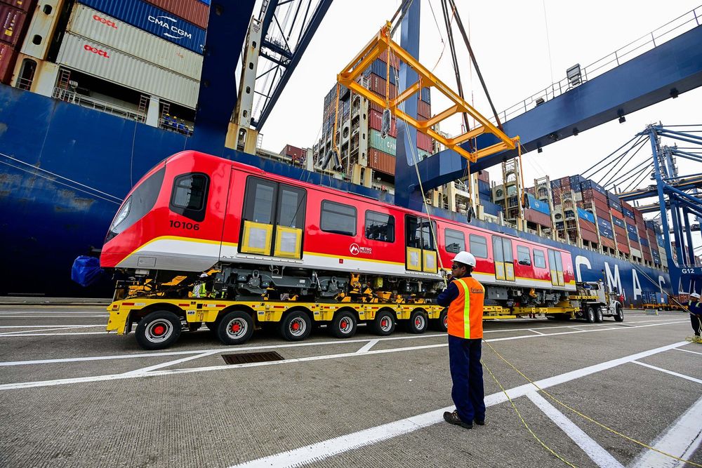 Imagen de portada - Cartagena Port Society Unloads Bogotá Metro Cars
