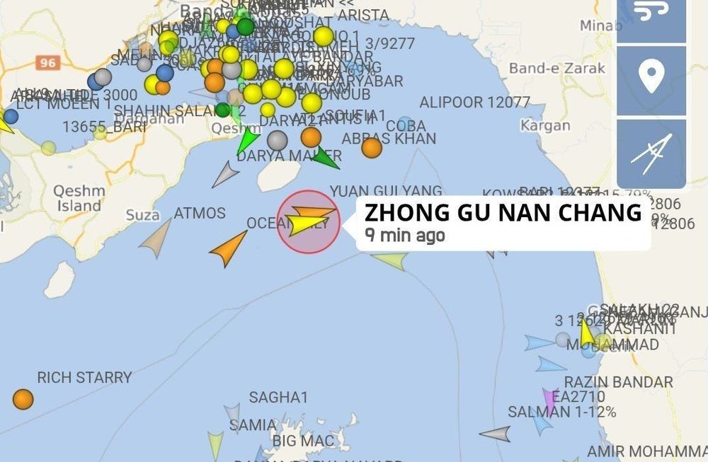 Imagen de portada - China-linked Container Ship Among Few Vessels to Cross Strait of Hormuz in Last 24 Hours