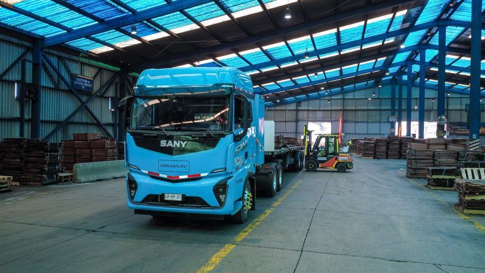 Imagen de portada - Codelco tests electric truck on copper route to Port of San Antonio