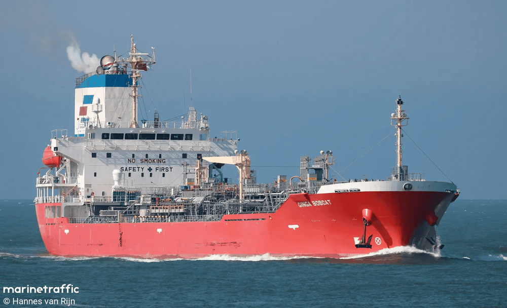 Imagen de portada - Convoy de Barcazas Remolcado por un Remolcador Colisiona con un Buque Tanque Anclado en Argentina