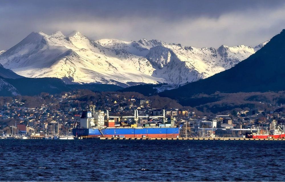 Imagen de portada - Cosco Shipping Jixiang Arrives at Ushuaia Port with Tonnage Record