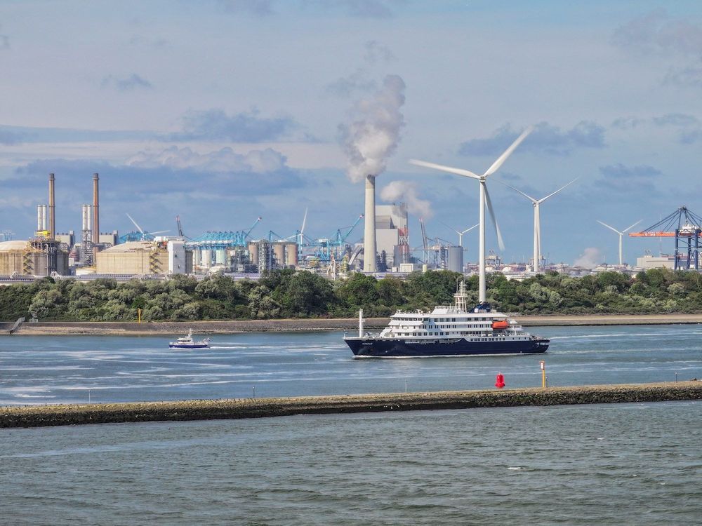 Imagen de portada - Crucero afectado por Hantavirus llega a Róterdam