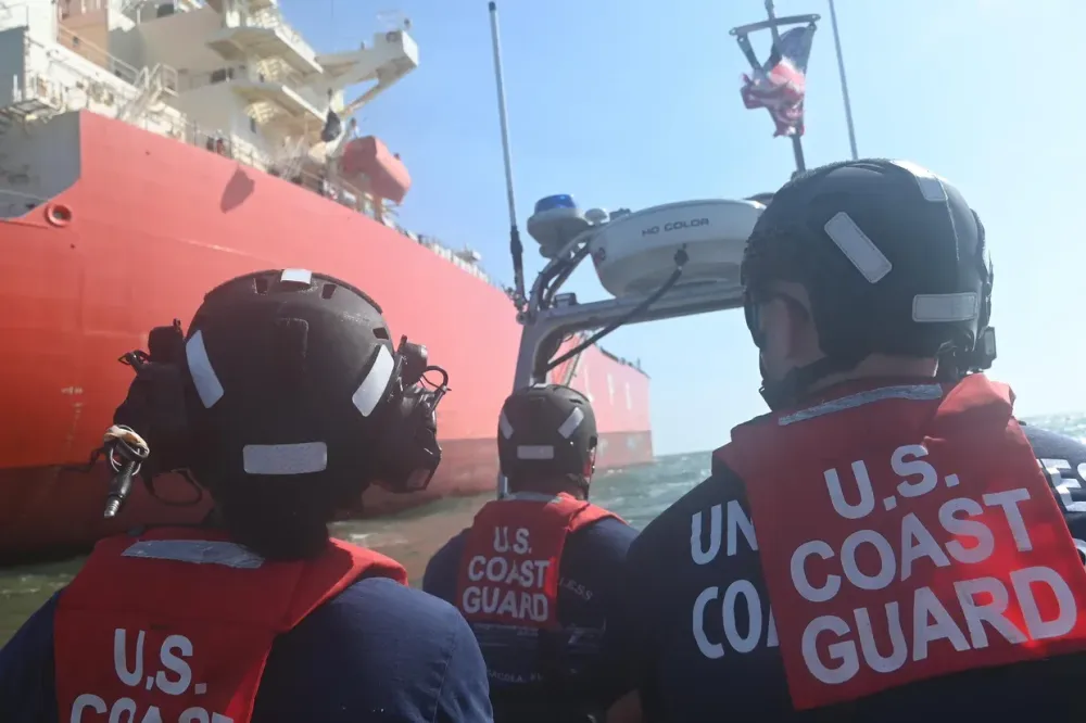 Imagen de portada - Cyberattacks Compromise Merchant Vessels En Route to US Ports