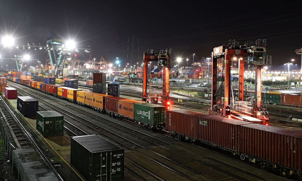 Imagen de portada - DP World Logra Reducciones de 160.000 Toneladas de CO2e en Cadenas de Suministro del Reino Unido