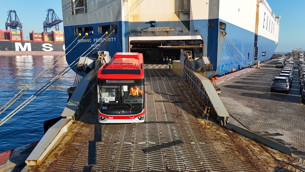 Imagen de portada - DP World San Antonio Unloads 121 RED Electric Buses for Copiapó