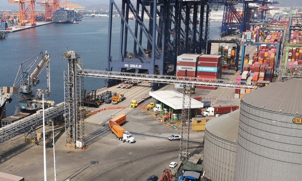 Imagen de portada - Demoras portuarias cuestan más de USD 68 millones mensuales al autotransporte en México
