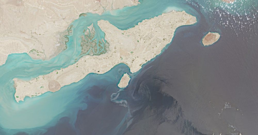 Imagen de portada - Derrames de petróleo detectados en el Golfo Pérsico en medio de tensiones entre Irán y Estados Unidos por ataques a petroleros
